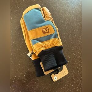 New Flylow mittens size M